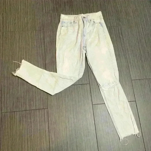 American Eagle Women's Blue Light Wash Distressed Raw Hem Mom Denim Jeans Size 0 - Picture 6 of 11